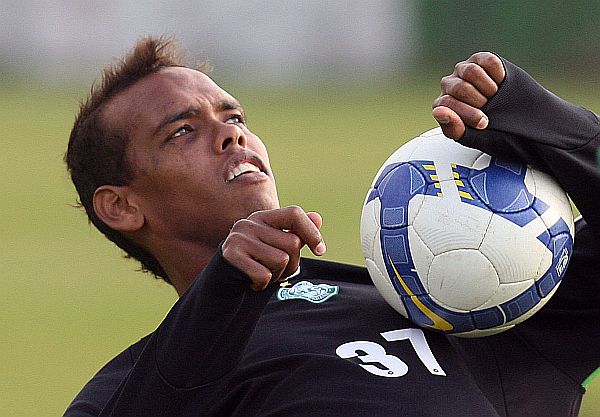 O zagueiro Evaldo ficou no banco contra o São Paulo por falta de opção: jogador alerta que só vai ganhar ritmo quando estiver atuando regularmente. | Valterci Santos/Gazeta do Povo