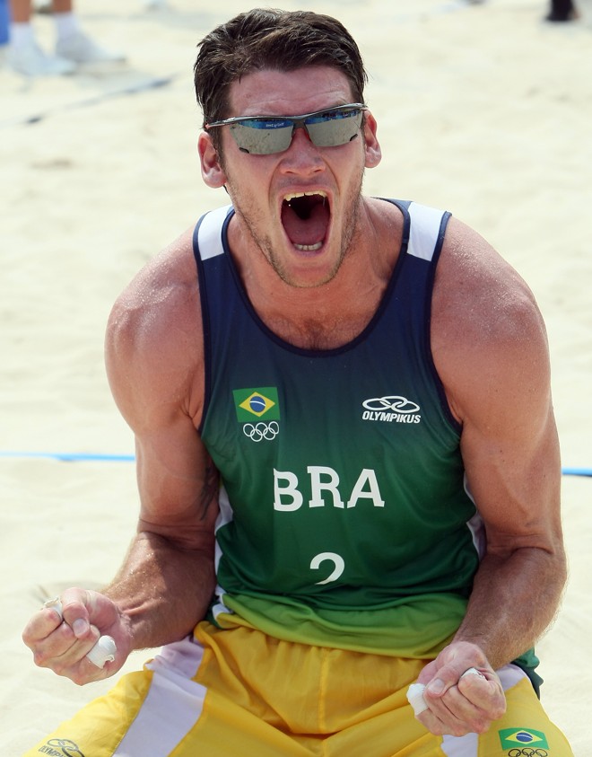 Fábio Luiz vibra com a vitória surpreendente diante dos favoritos Ricardo e Emanuel | 