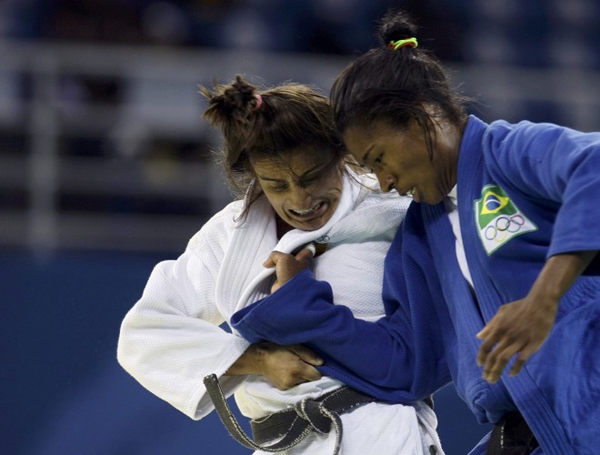 Na respescagem, a espanhola Isabel Fernandez foi presa fácil de Ketleyn |