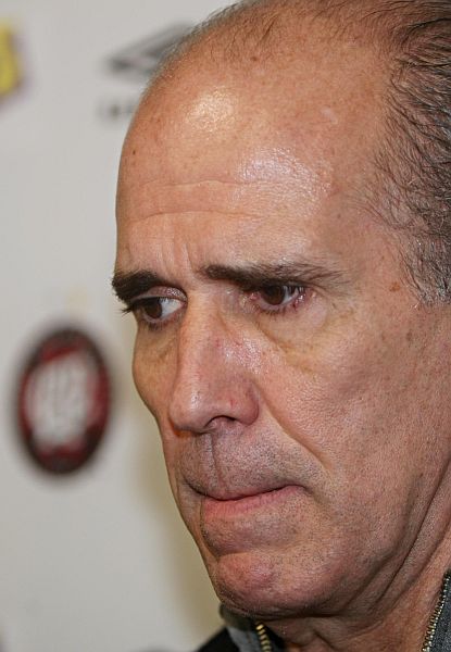 O técnico Mário Sérgio espera que o time comece a vencer longe da Arena: mesmo assim, time só terá um atacante no Morumbi. | Rodolfo Bührer/ Gazeta do Povo