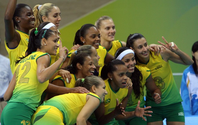Comemoração: Mais uma vez, as meninas do Brasil vibram com o triunfo nos Jogos de Pequim |