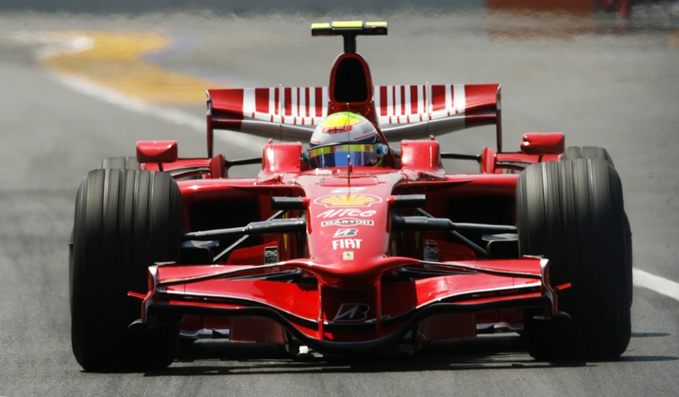 Massa vence com tranqüildade e está na briga pelo título da temporada 2008 | REUTERS/Albert Gea