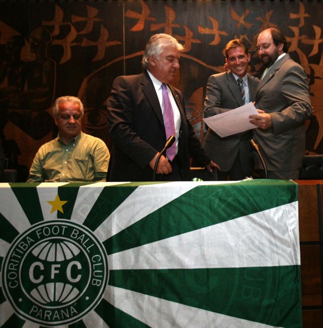 Em homenagem ao Coxa, na Assembléia Legislativa: time do coração |