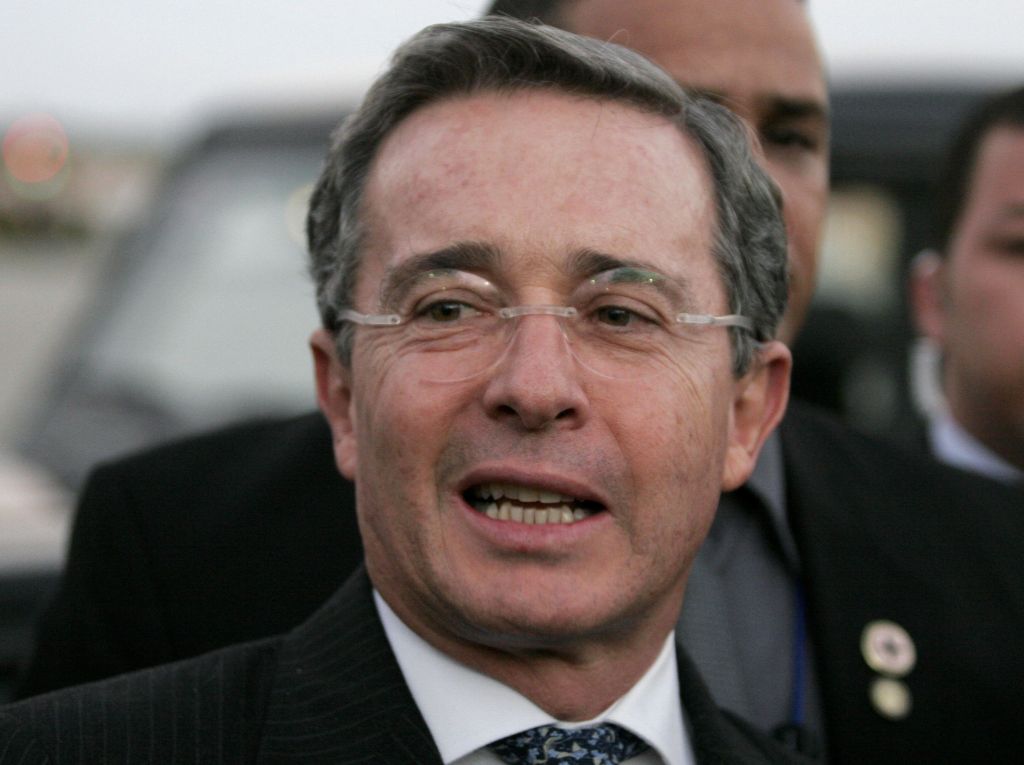 Vídeo mostra logotipo de uma missão humanitária fictícia que foi pintado nos helicópteros: Uribe disse à Cruz Vermelha que um único militar usou emblema por nervosismo | Eduardo Munoz / Reuters