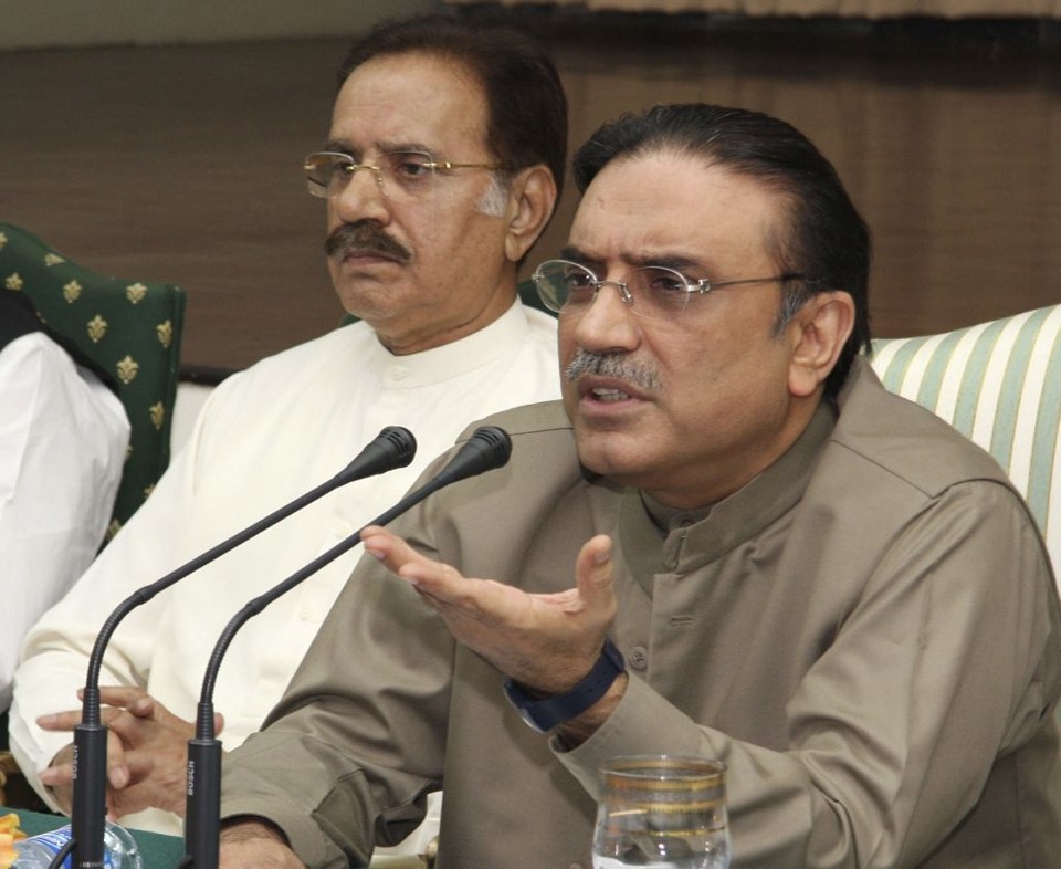 Zardari (dir.) vai comunicar nas próximas 24 horas se aceita a candidatura à presidência do país | Pakistan People´s Party / Reuters
