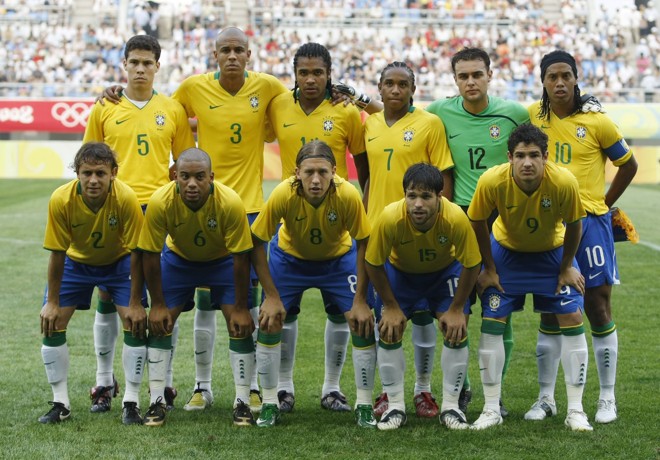 Time brasileiro posa para a foto oficial |