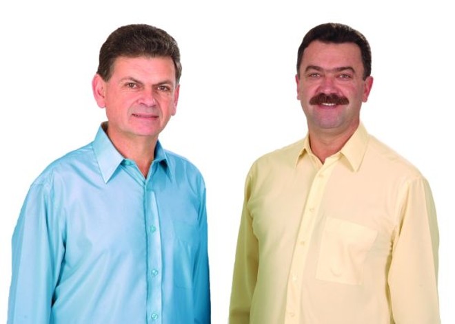 O tucano Leopoldo Meyer (esq) tenta a reeleição com o vice Nedson Karam do PMDB | 