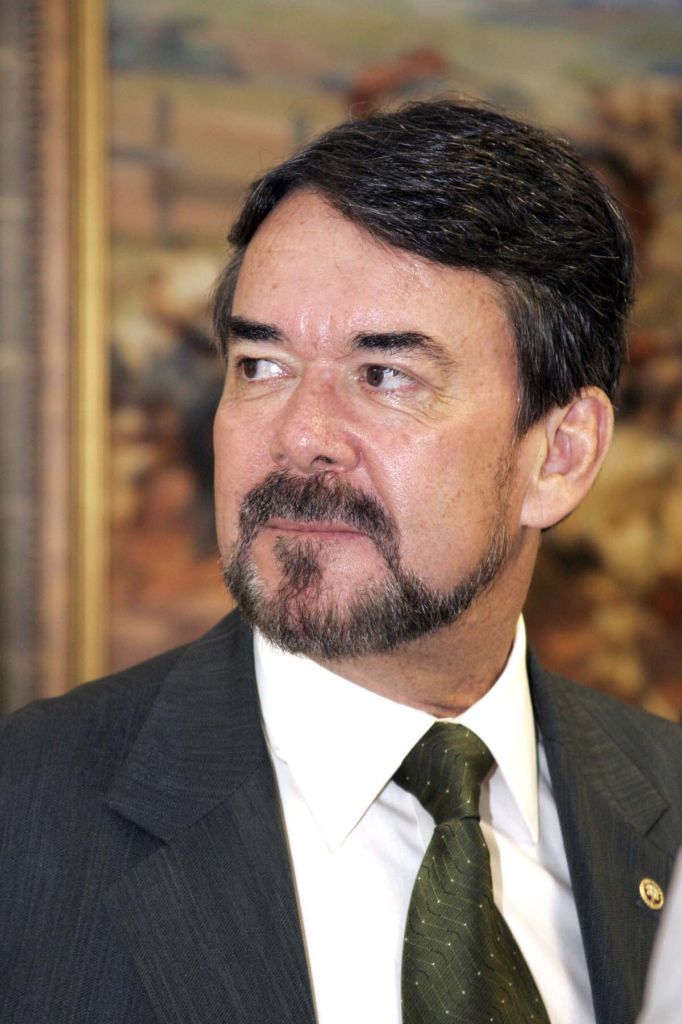 O tema criança e juventude tem de estar na agenda política de forma concreta. O MP quer explicitar os compromissos para esses cidadãos e que os candidatos façam o mesmo. Costumo dizer que lugar de criança é no orçamento público. Tem de haver verba garantida destinada a programas nesse sentido.Olímpyo de Sá Sotto Maior, procurador-geral de Justiça do Paraná | Arnaldo Alves/SECS