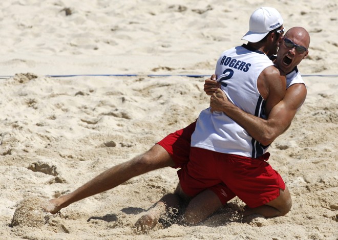 Todd Rogers e Phil Dalhausser comemoram a conquista do ouro olímpico | 