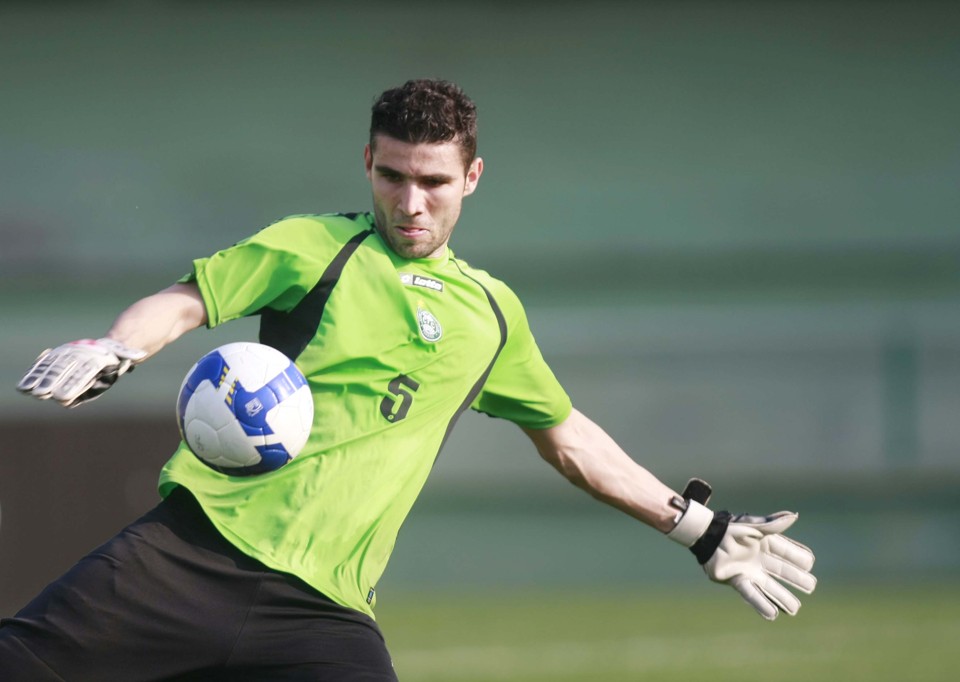Em boa fase, Vanderlei pode estar ganhando a vaga de titular de Édson Bastos no Alviverde | Giuliano Gomes / Gazeta do Povo
