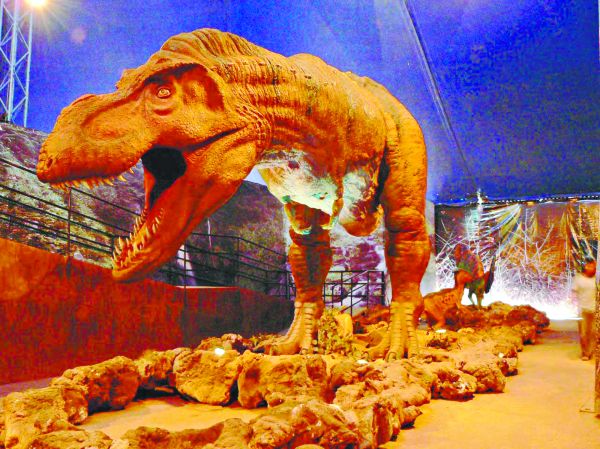 Mundo Jurássico: réplica do temido Tiranossauro Rex, de seis metros e meio de altura, é a principal atração da exposição | Fotos: Divulgação