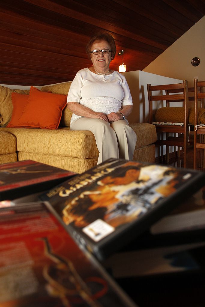 Regina Zilber, 75 anos: dona da própria rotina há dez anos: Morar sozinha é tudo de bom | Daniel Derevecki/Gazeta do Povo