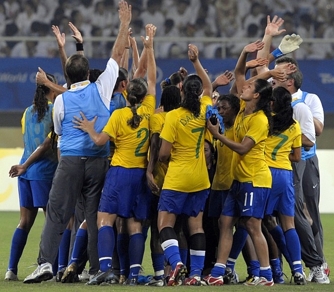 Seleção Brasileira de Futebol Feminino comemora a grande vitória de 4 a 1 sobre a Alemanha |