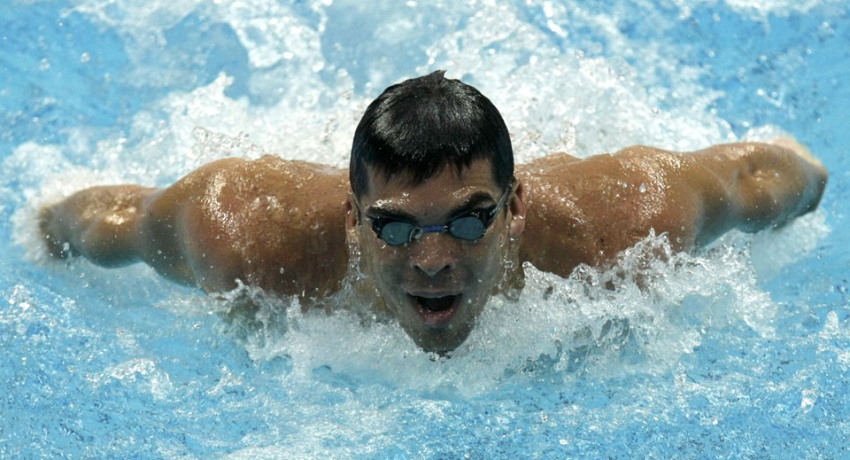 Kaio Márcio ficou boa parte da prova na frente de Michael Phelps, mas chegou em segundo | Sérgio Moraes / Reuters