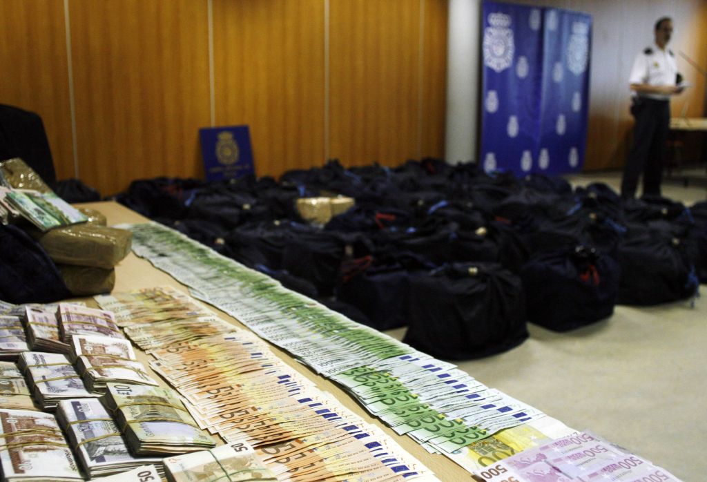 Policia espanhola deteve seis colombianos e duas venezuelanas em Barcelona. Além do narcótico foram apreendidos 150 mil euros em dinheiro | Susana Vera / Reuters