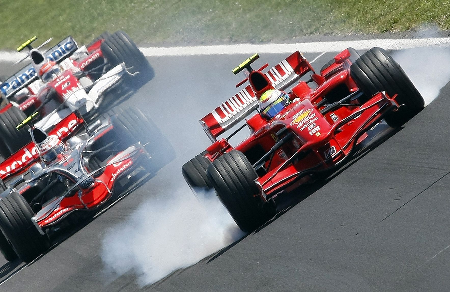 Problema mecânico tira Felipe Massa da corrida | LASZLO BALOGH/REUTERS