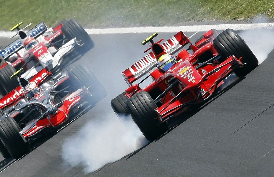 Problema mecânico tira Felipe Massa da corrida | LASZLO BALOGH/REUTERS