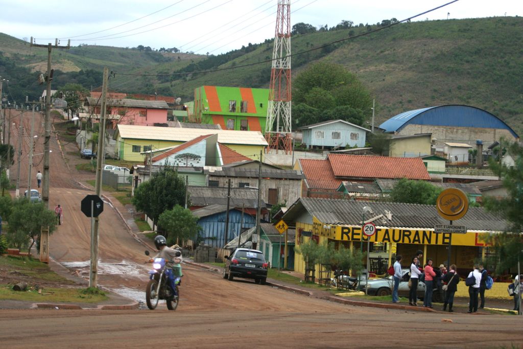 A cidade de Goioxim, no Centro-Oeste do Paraná, sofre com a falta de infra-estrutura: cidade liganada a lugar algum | Dirceu Portugal/Gazeta do Povo