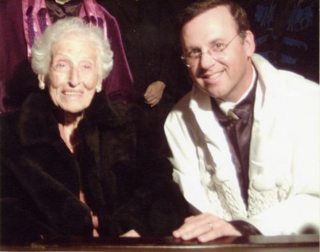 Com a poeta Helena Kolody: admiração e gosto pela leitura |