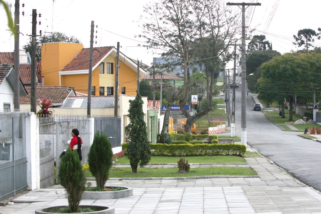 Árvores e imóveis de alto padrão marcam a via | Marcelo Elias/Gazeta do Povo