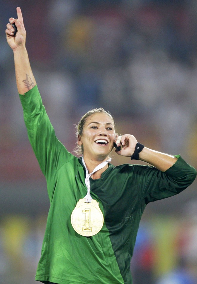 Hope Solo (EUA) -Fechou o gol contra o Brasil na final e ainda encantou com os seus belos olhos azuis. | 