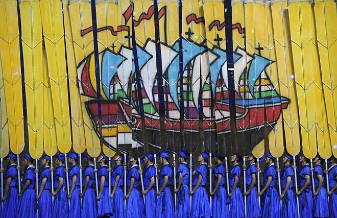 Mosaico forma barco em alusão à Rota da Seda, que abriu as portas da China ao Mundo |