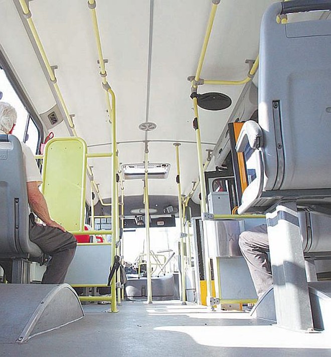 Linha da fartura- Perto dos pontos finais, em áreas mais ricas, o ônibus Jardim Social/Batel costuma ficar vazio, além de estar sempre limpinho |