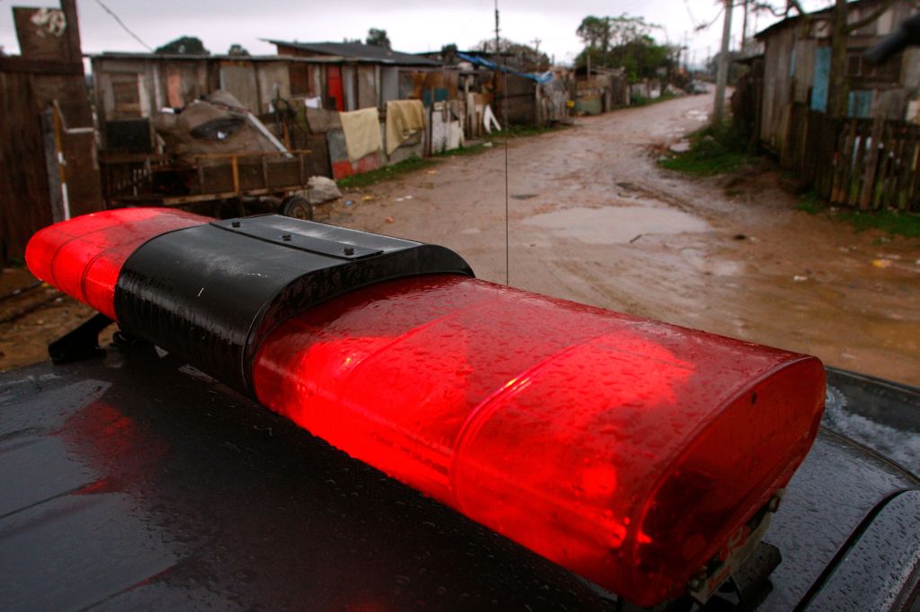 Batida da Rone na Vila Icaraí: população prefere chamar o xerife | Fotos: Daniel Derevecki/Gazeta do Povo
