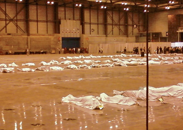 Corpos das vítimas do acidente aéreo em Madri em pavilhão da autoridade aeroportuária espanhola. A foto foi divulgada apenas na sexta (22). Morreram no acidente 154 pessoas | Reuters