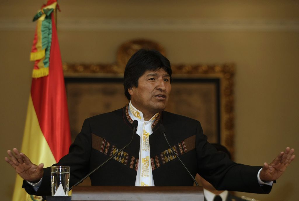 Morales teve seu mandato confirmado pelo referendo, mesmo com a apuração parcial das mesas. Mandatários de Cochabamba e La Paz abandonaram cargos | David Mercado / Reuters