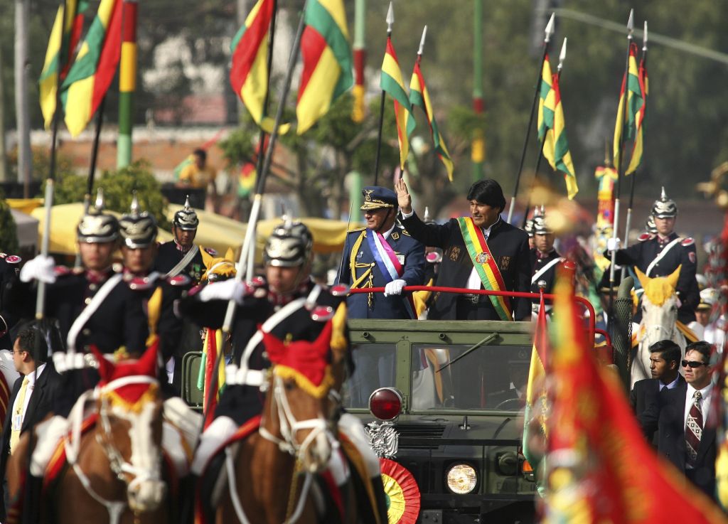 Desencadeamento de violência no país estaria sendo motivado por recursos públicos com o intuito de dar um golpe de estado e impedir a realização do referendo revogatório | Jorge Silva / Reuters