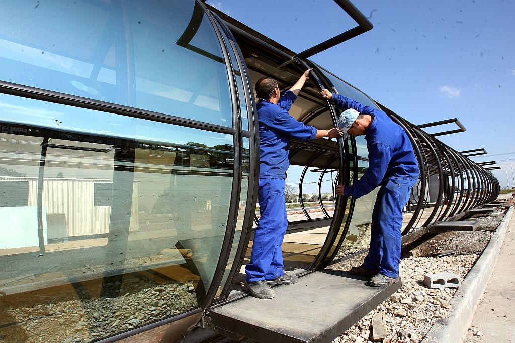 Estação da Linha Verde: material isolante e revestimento interno para melhorar a temperatura | Valterci Santos/Gazeta do Povo