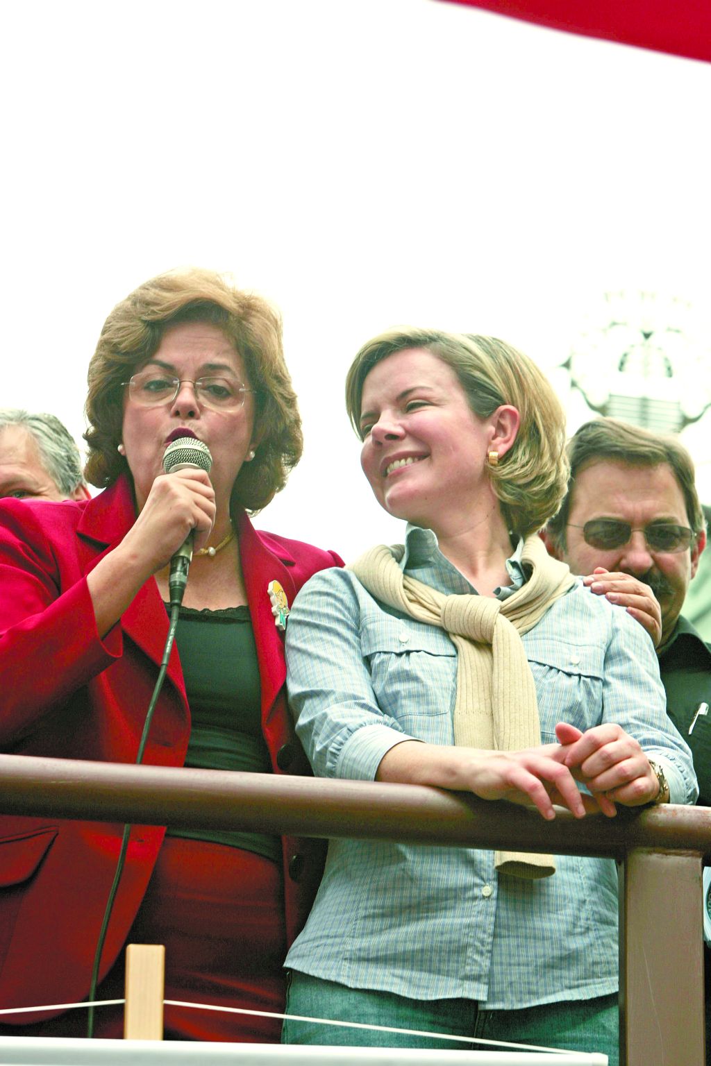 Dilma ao lado de Gleisi: parcerias com o PMDB mudarão em Brasília e no Paraná. | Marcelo Elias/Gazeta do Povo