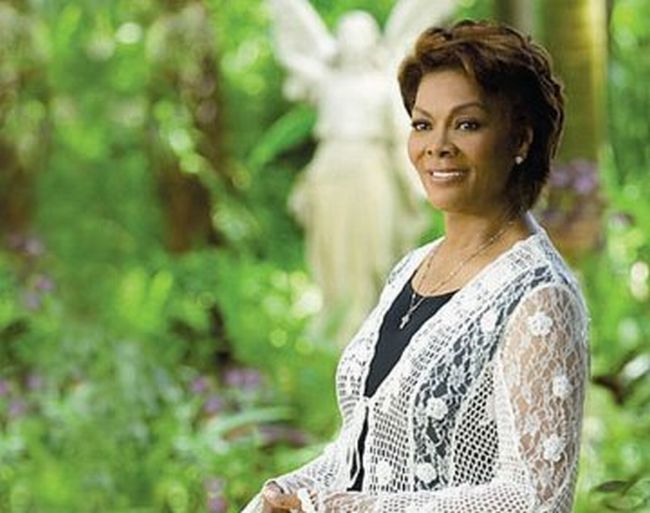 A cantora Dionne Warwick se apresenta em Curitiba no dia 29 de agosto | Reprodução/Site Oficial