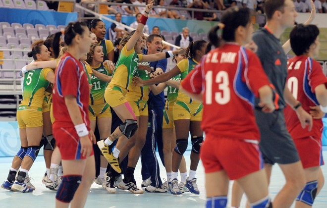 Após duas derrotas e um empate em Pequim, o Brasil pôde comemorar uma vitória ao final da partida |