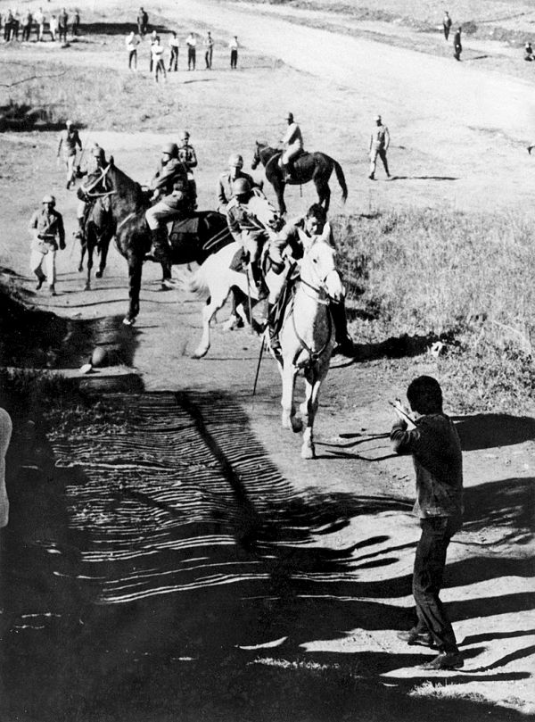 Episódio marcante: o estudante Dr. Zequinha desafia militares com um estilingue | Edson Janses