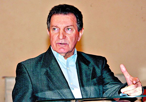 Sérgio Antônio Reze, presidente da Fenabrave, na abertura do congresso promovido pela entidade em Curitiba | Albari Rosa/Gazeta do Povo