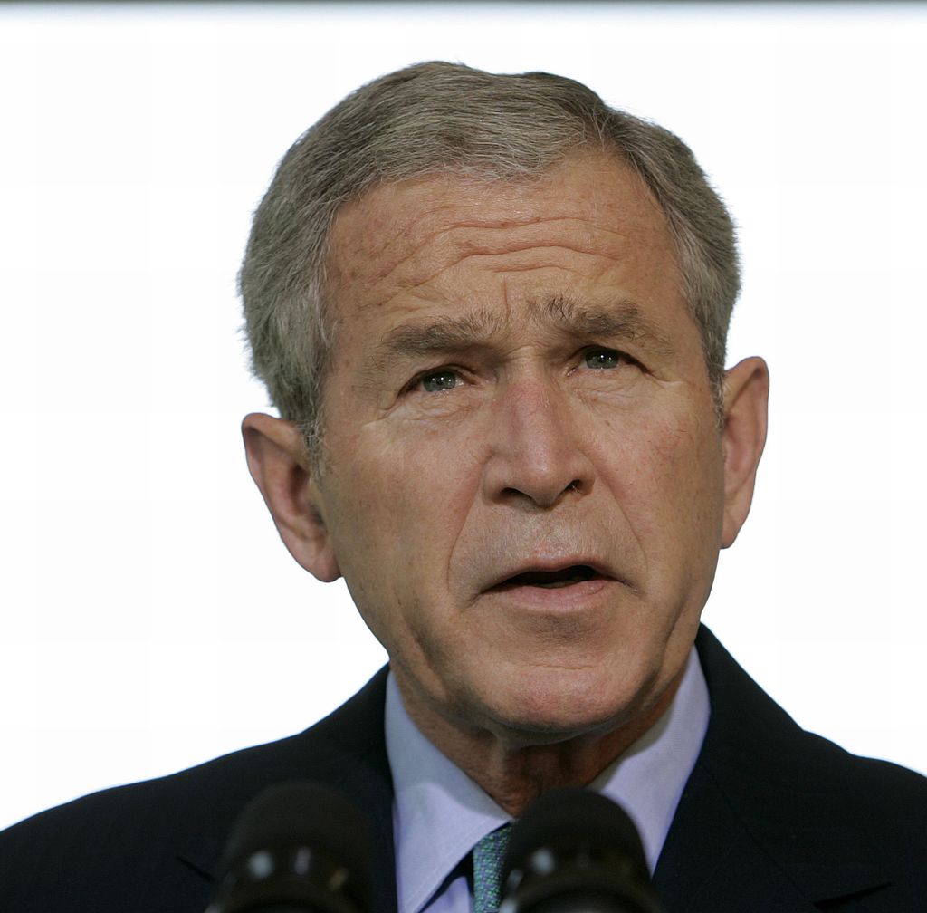 Ameaça a governo democrático eleito pela população deve ter um fim imediato, defende Bush | Larry Downing / Reuters