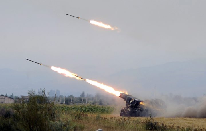 Tropas da Geórgia lançam foguetes no território separatistas da Ossétia do Sul | Reuters