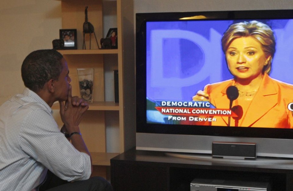 Hillary tenta convencer seus delegados que votar em Obama signficará mudanças: gritos de não soaram entre a multidão presente | Jim Young / Reuters