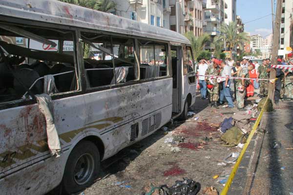 Atentado contra ônibus em Trípoli deixou 18 mortos, incluindo 9 soldados | Reuters