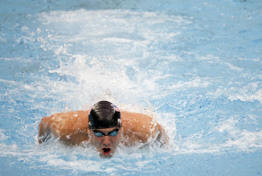 Médicos recomendam 2 mil calorias diárias para uma pessoa o dia inteiro: Phelps consome 4 mil calorias em cada refeição | Jason Reed / Reuters