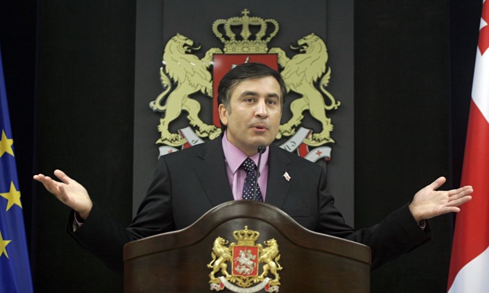 Saakashvili possue uma lei de emergência pronta para ser assinada em sua mesa | David Khizanishvili / Reuters