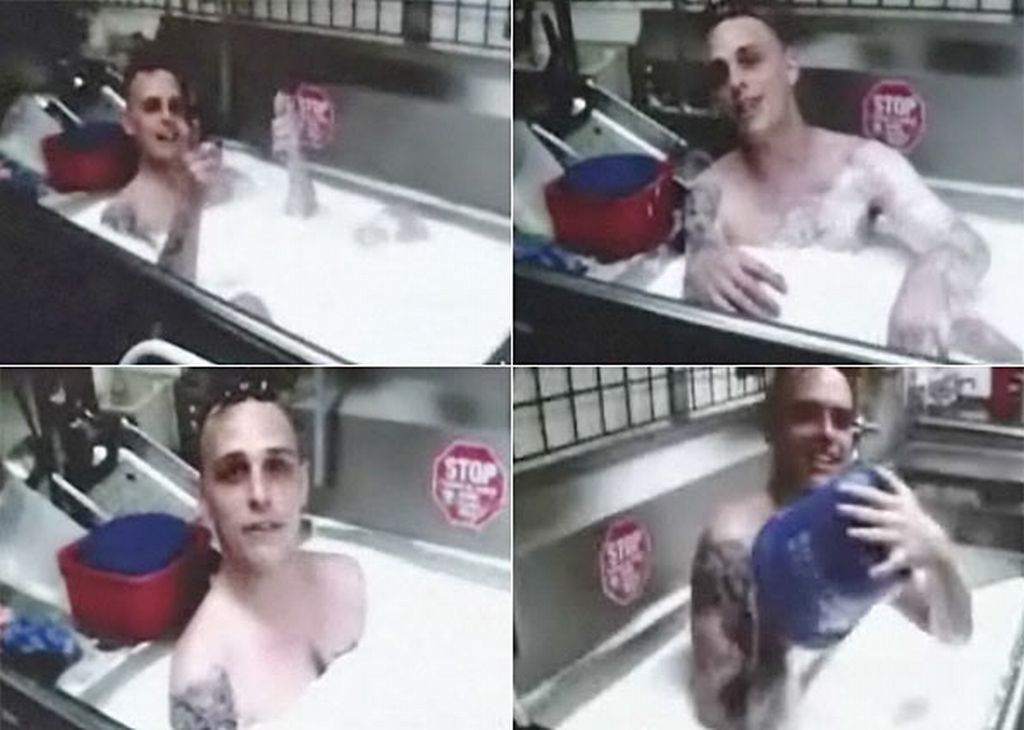 Funcionário é filmado pelo colega tomando banho. Isso lá é lugar para se lavar? | Reprodução/MySpace