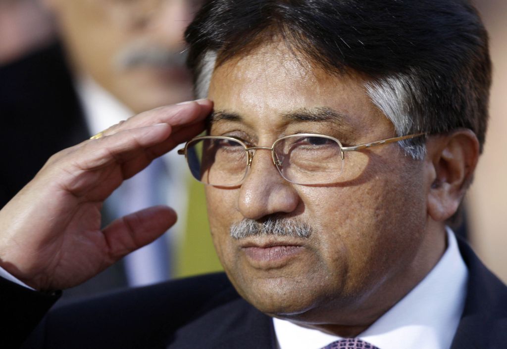 Musharraf derrubou o governo de Sharif em um golpe palaciano em 1999, agora corre sérios riscos de sair do governo "usurpado" | Charles Platiau / Reuters