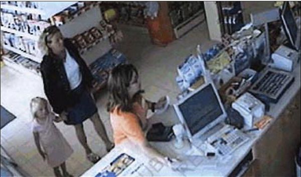 Vídeo mostra possível pista sobre o paradeiro de Madeleine McCann horas após ser seqüestrada | Reprodução / The Sun