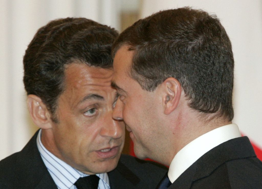 Apesar de manter suas forças de paz na Geórgia, Dmitry (à dir.) foi convencido pelo amigo Sarkozy a aceitar o cessar-fogo contra a Ossétia do Sul | Alexander Natruskin / Reuters