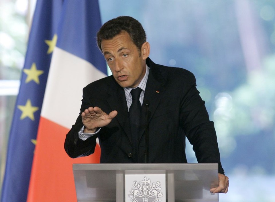 Viagens a Geórgia e Afeganistão elevaram o índice de popularidade de Sarkozy | Jacques Brinon / Reuters