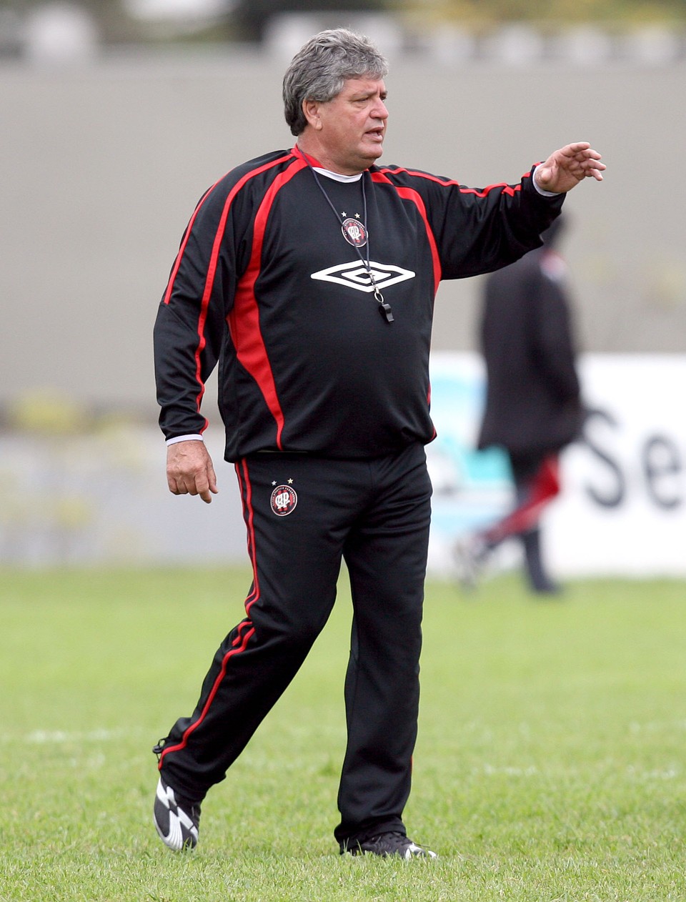 Geninho prega o respeito e a seriedade, apesar de gostar do "bom astral" do time durante os treinamentos | Valterci Santos / Gazeta do Povo