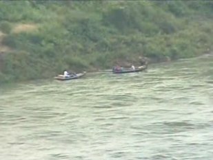 Pequenos barcos que cruzam a fronteira do Paraguai são o principal meio de transporte da rota do contrabando | Reprodução TV Globo